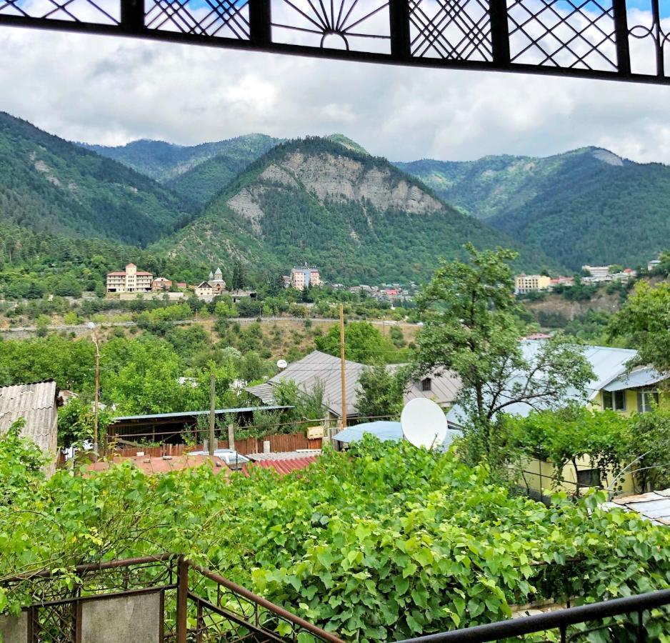 Achela'S Guesthouse 博尔若米 外观 照片