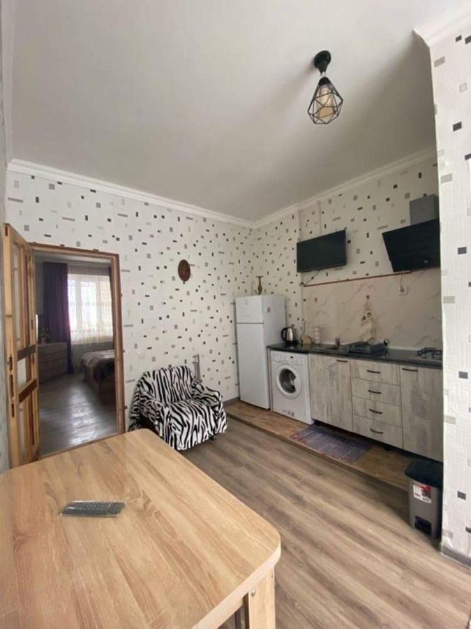 Achela'S Guesthouse 博尔若米 外观 照片