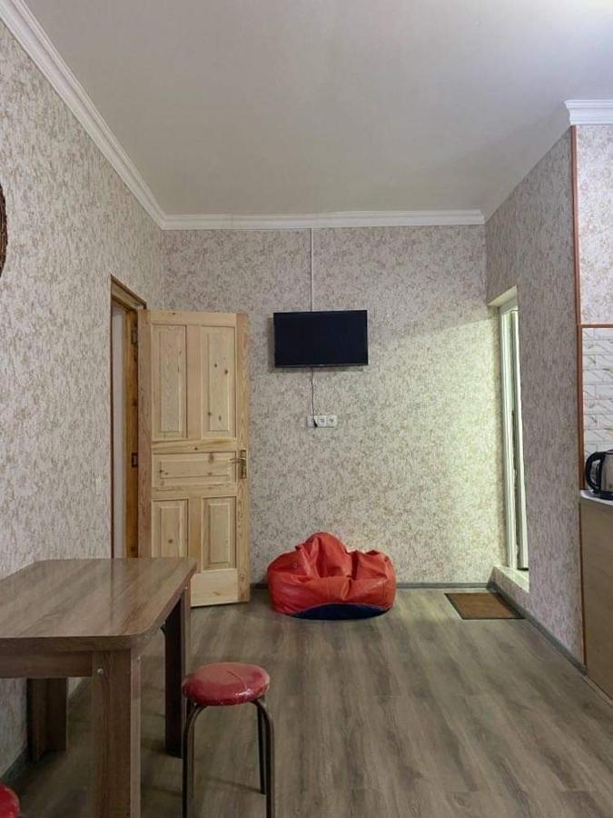 Achela'S Guesthouse 博尔若米 外观 照片